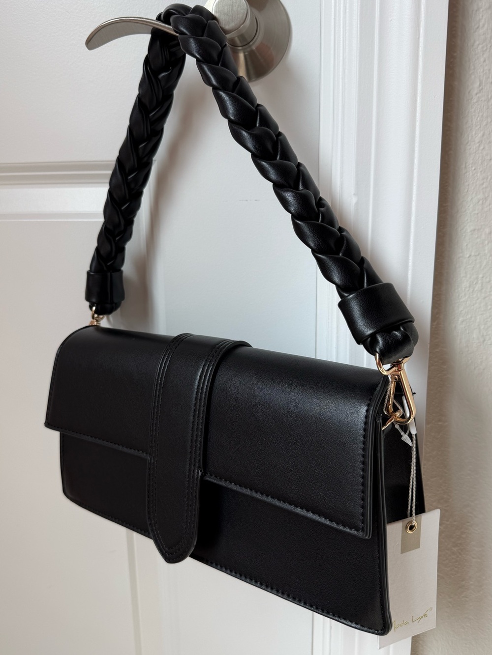 NWT Moda Luxe faux leather black magnetic closure bag with two removable straps